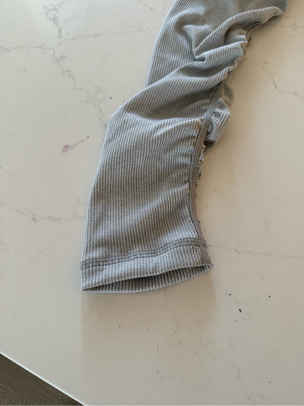 ALO Yoga Light Gray Ruched Leggings (models color is different, see my photos) - Picture 5 of 6